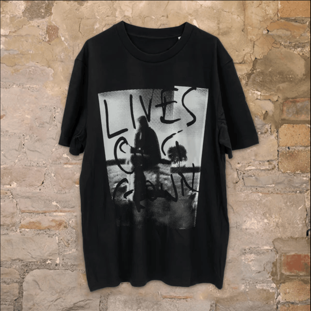 FLOATING ON A MOMENT - Black T-shirt